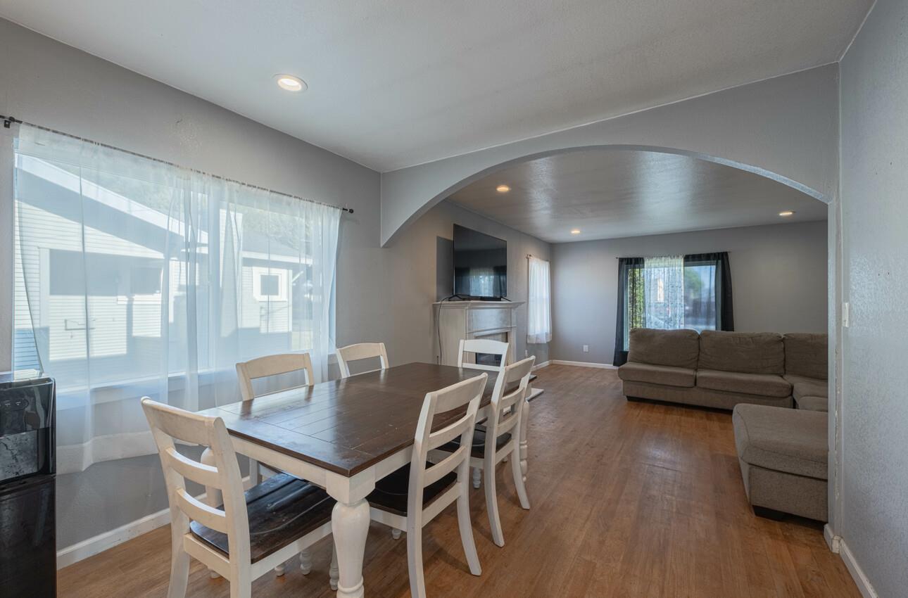 Detail Gallery Image 6 of 28 For 121 Oak St, Salinas,  CA 93901 - 3 Beds | 2 Baths