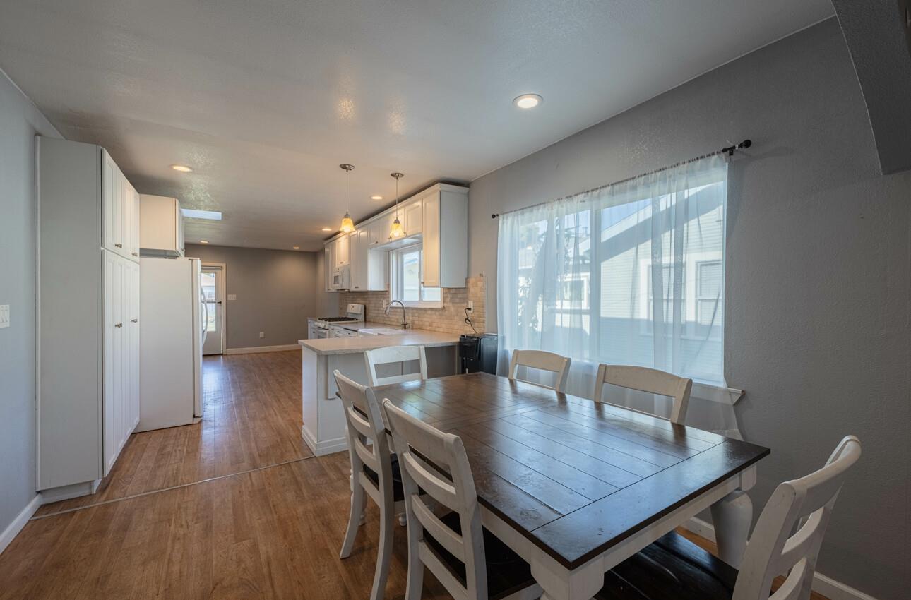 Detail Gallery Image 7 of 28 For 121 Oak St, Salinas,  CA 93901 - 3 Beds | 2 Baths