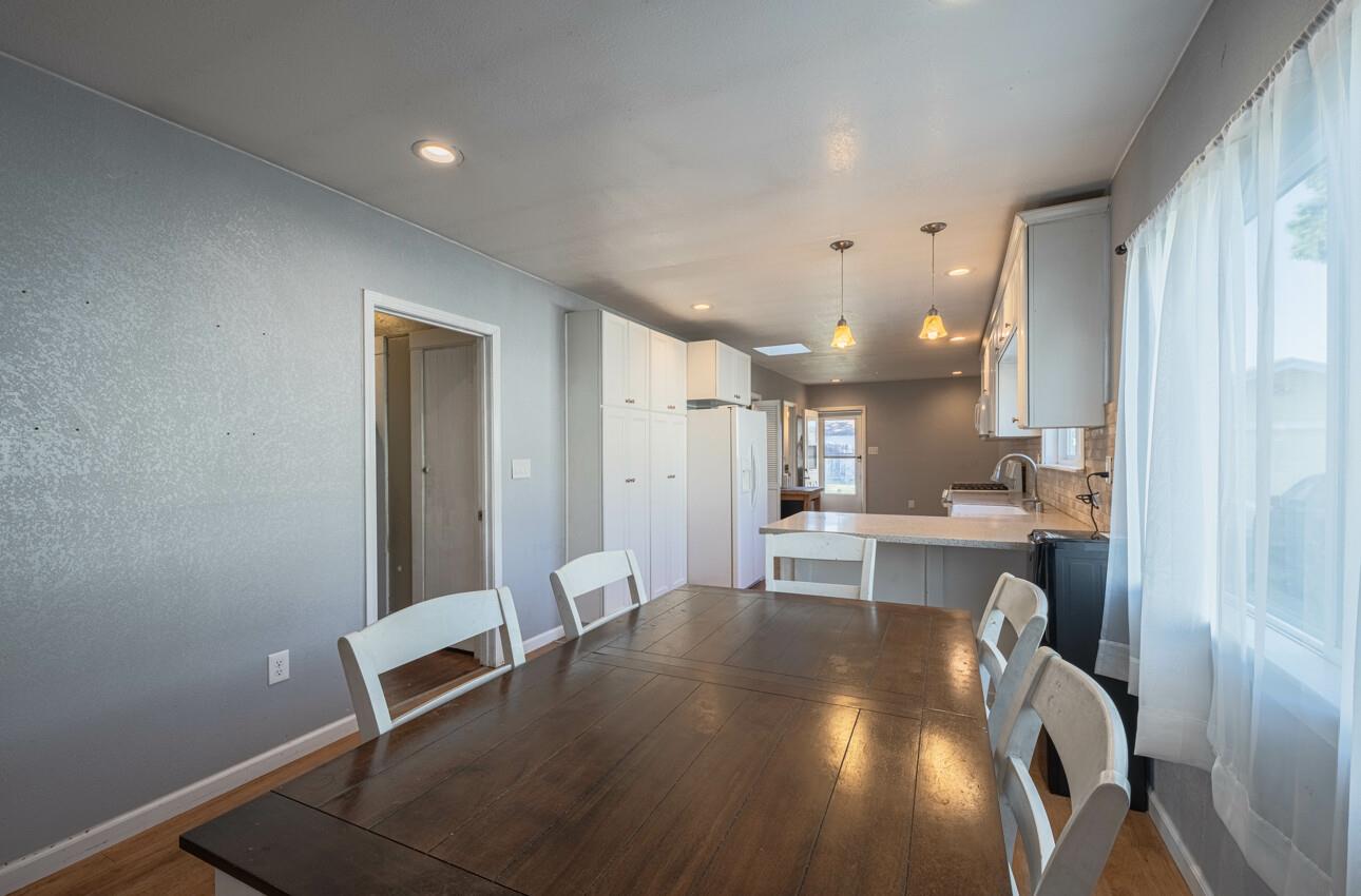 Detail Gallery Image 8 of 28 For 121 Oak St, Salinas,  CA 93901 - 3 Beds | 2 Baths