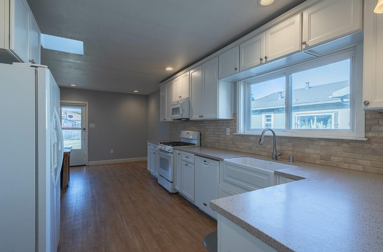 Detail Gallery Image 9 of 28 For 121 Oak St, Salinas,  CA 93901 - 3 Beds | 2 Baths