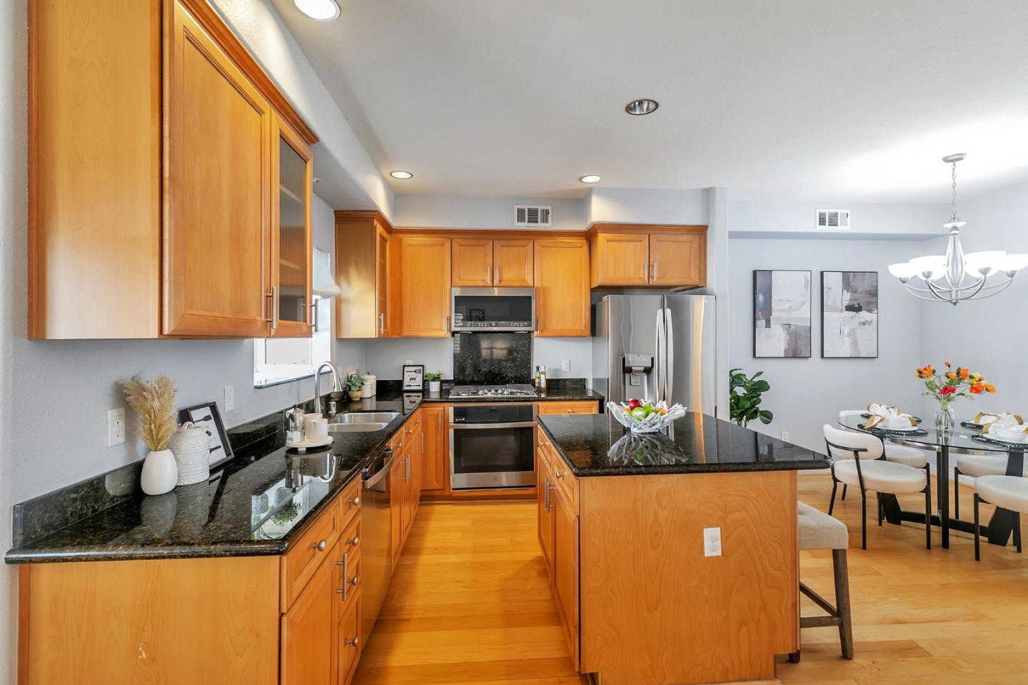 Detail Gallery Image 25 of 60 For 867 Neal, San Jose,  CA 95128 - 3 Beds | 2/1 Baths