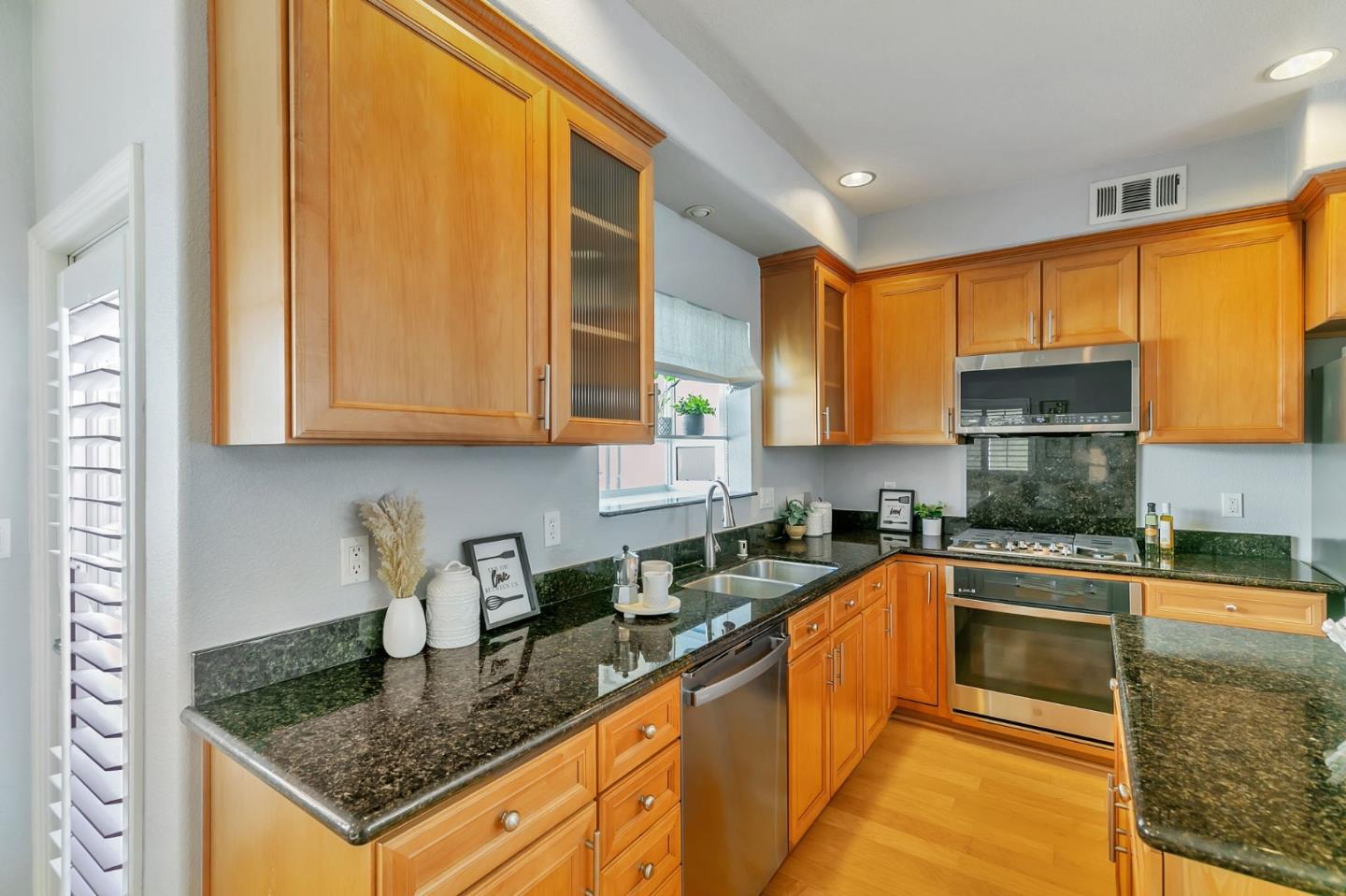 Detail Gallery Image 27 of 60 For 867 Neal, San Jose,  CA 95128 - 3 Beds | 2/1 Baths