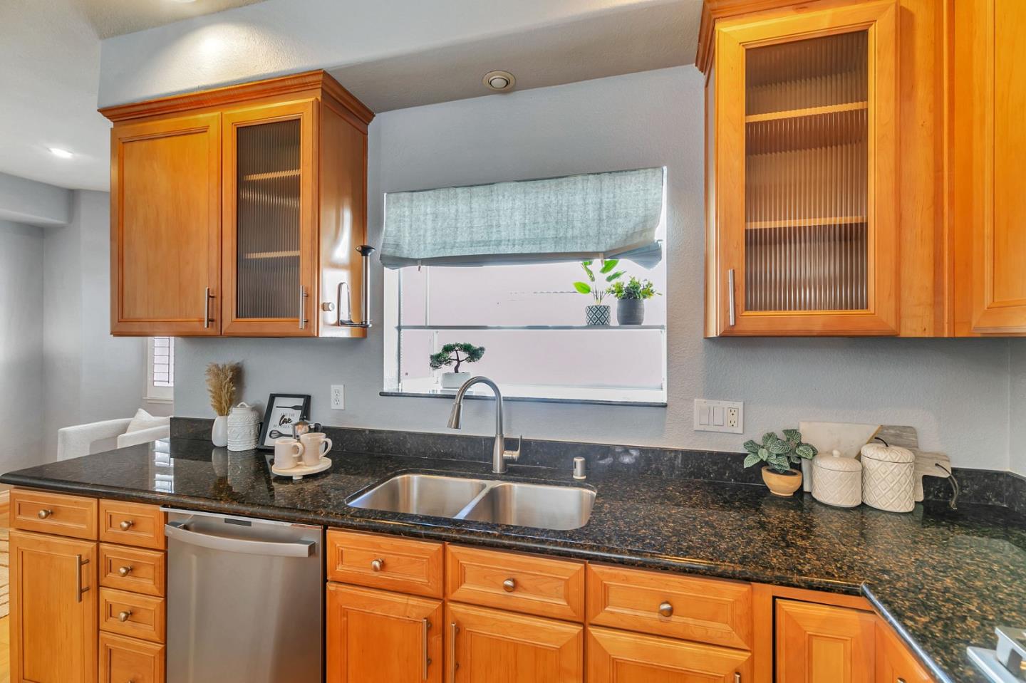 Detail Gallery Image 28 of 60 For 867 Neal, San Jose,  CA 95128 - 3 Beds | 2/1 Baths