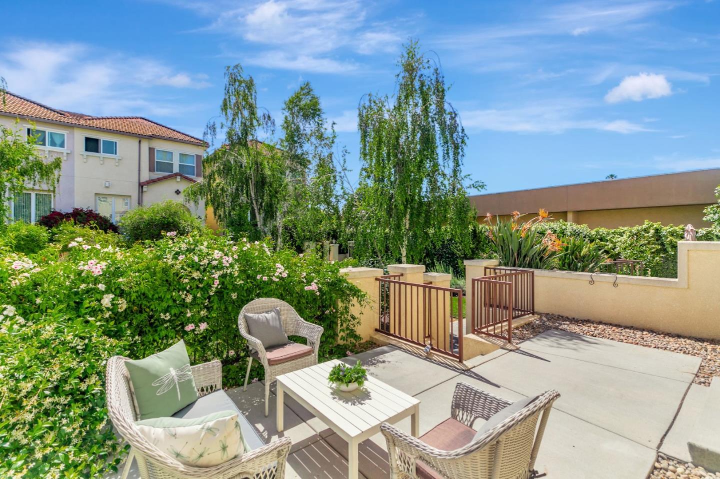 Detail Gallery Image 6 of 60 For 867 Neal, San Jose,  CA 95128 - 3 Beds | 2/1 Baths