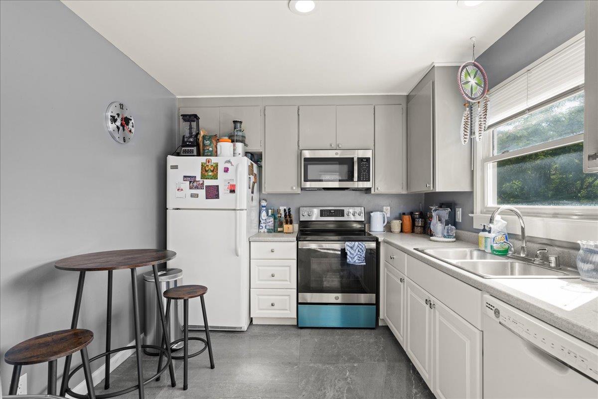 Detail Gallery Image 17 of 27 For 249 Los Gatos Blvd, Los Gatos,  CA 95030 - 5 Beds | 4 Baths