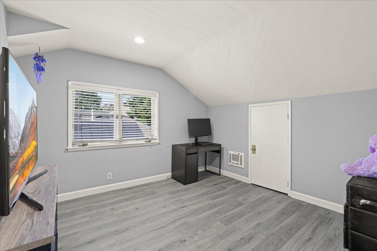 Detail Gallery Image 19 of 27 For 249 Los Gatos Blvd, Los Gatos,  CA 95030 - 5 Beds | 4 Baths