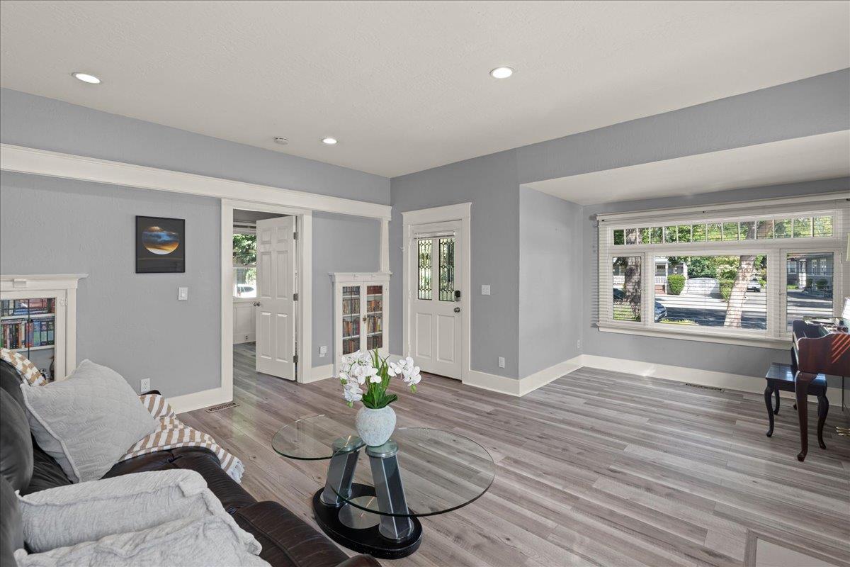 Detail Gallery Image 5 of 27 For 249 Los Gatos Blvd, Los Gatos,  CA 95030 - 5 Beds | 4 Baths