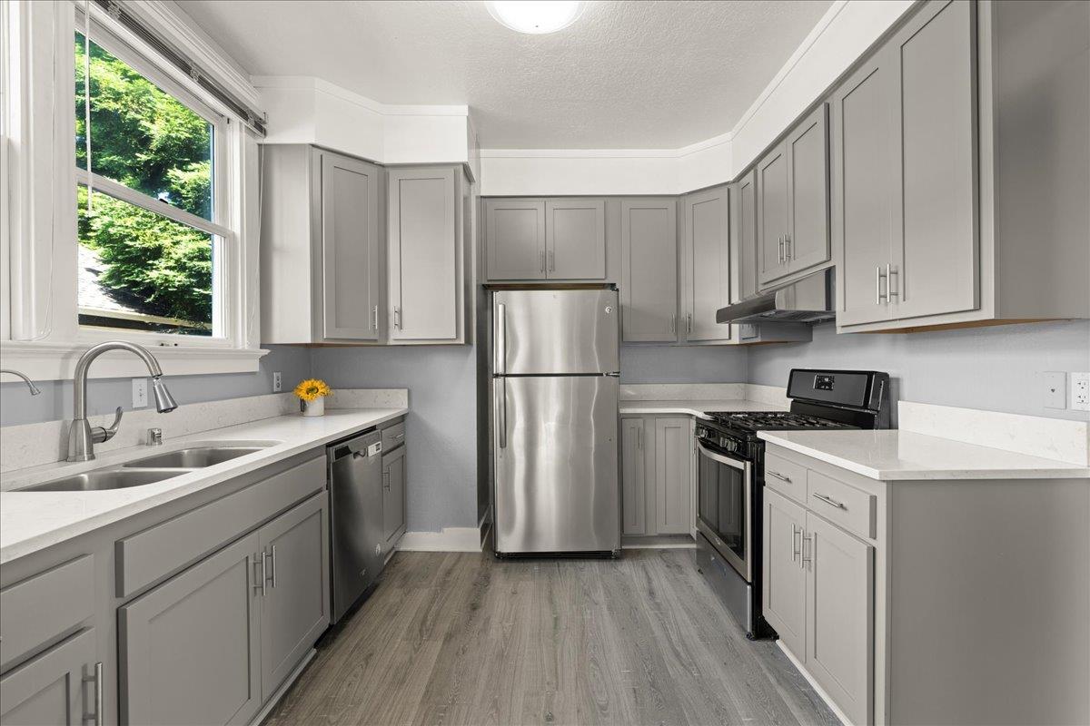 Detail Gallery Image 6 of 27 For 249 Los Gatos Blvd, Los Gatos,  CA 95030 - 5 Beds | 4 Baths