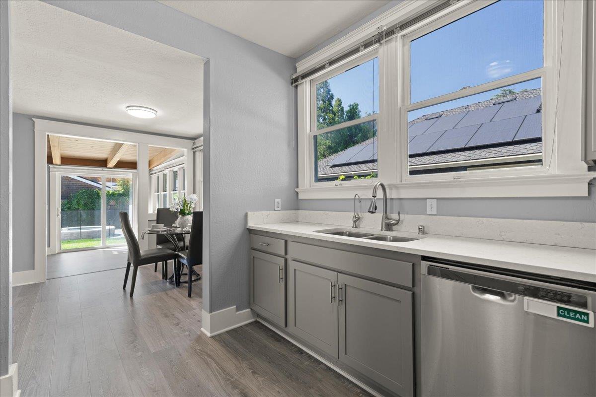 Detail Gallery Image 7 of 27 For 249 Los Gatos Blvd, Los Gatos,  CA 95030 - 5 Beds | 4 Baths