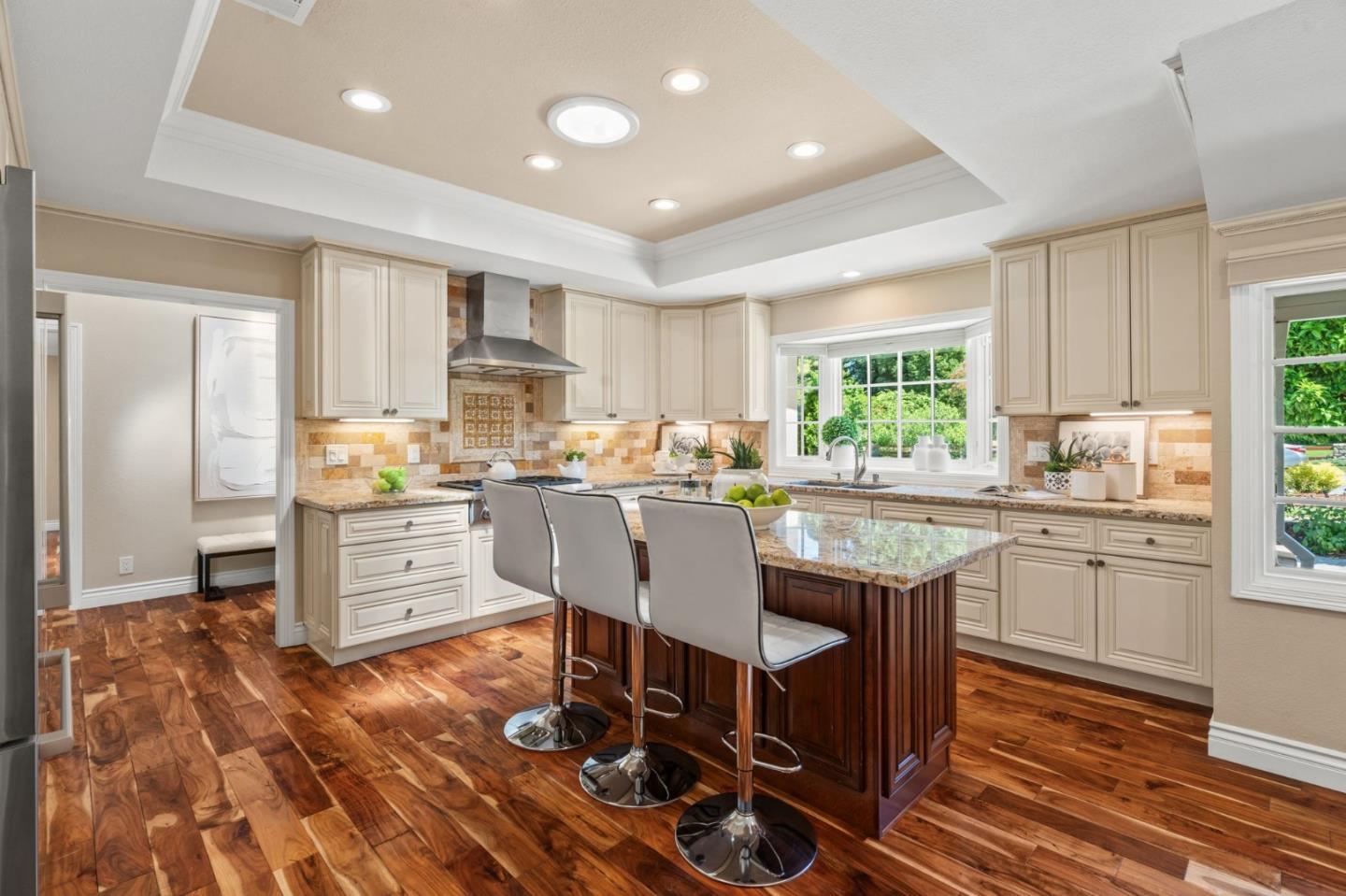 Detail Gallery Image 10 of 57 For 14811 Vickery Ave, Saratoga,  CA 95070 - 6 Beds | 5 Baths