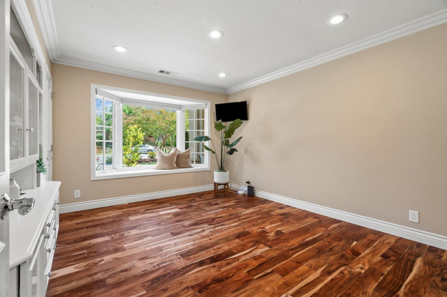 Detail Gallery Image 30 of 57 For 14811 Vickery Ave, Saratoga,  CA 95070 - 6 Beds | 5 Baths