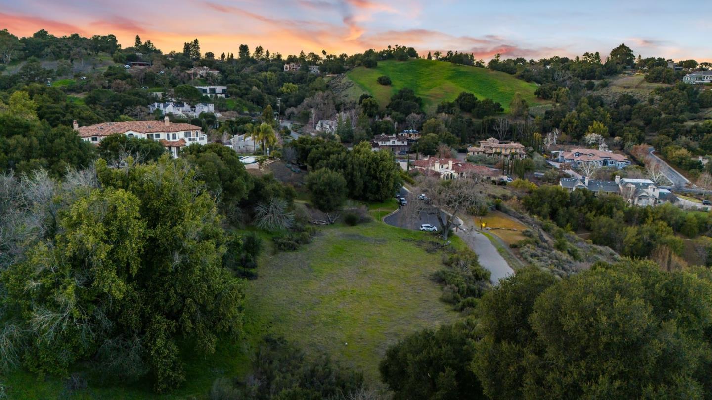 Detail Gallery Image 10 of 13 For 28120 Laura Ct, Los Altos Hills,  CA 94022 - – Beds | – Baths