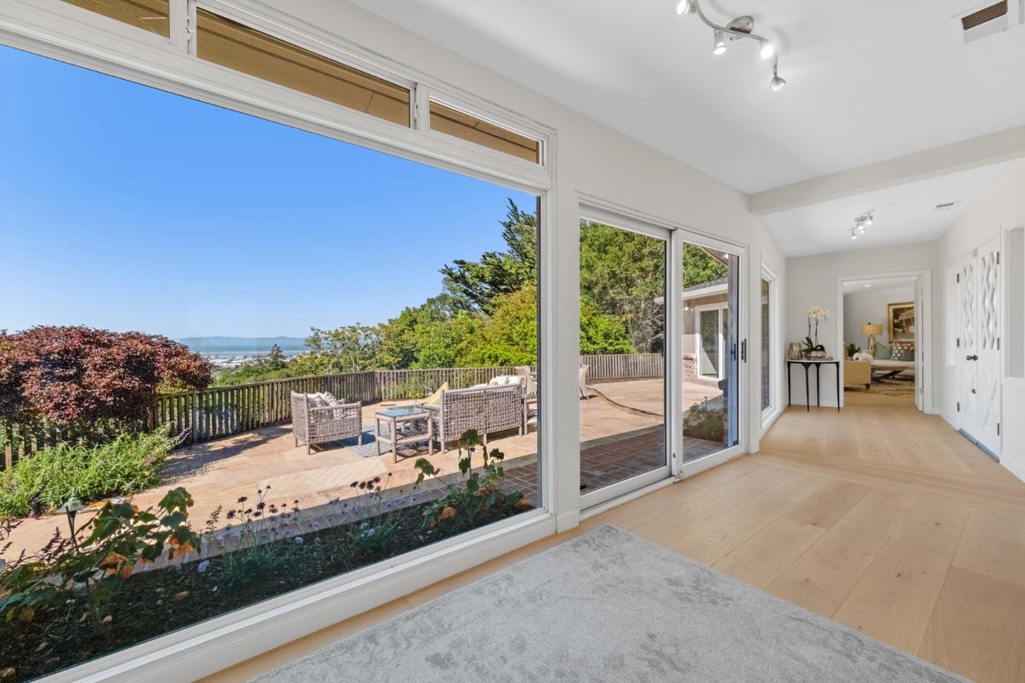 Detail Gallery Image 16 of 63 For 2900 Adeline Dr, Burlingame,  CA 94010 - 3 Beds | 2/1 Baths