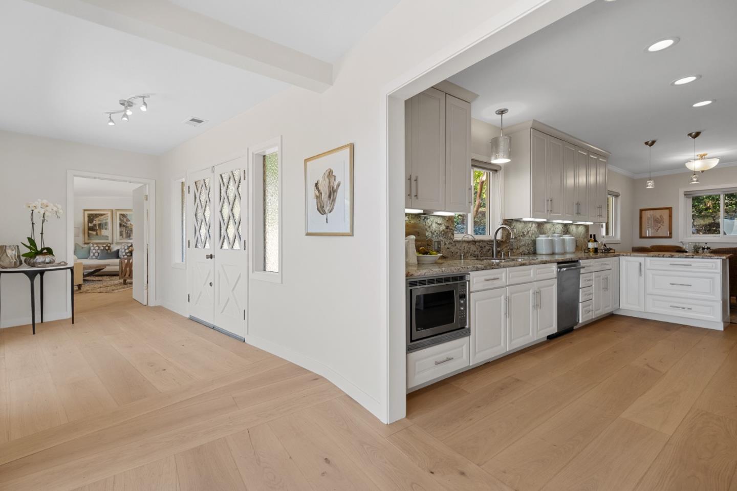 Detail Gallery Image 22 of 63 For 2900 Adeline Dr, Burlingame,  CA 94010 - 3 Beds | 2/1 Baths