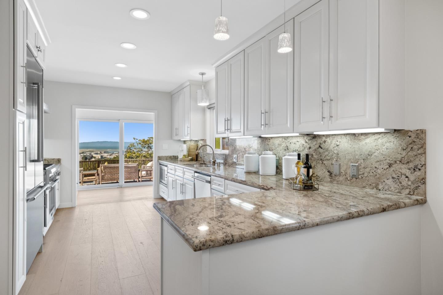 Detail Gallery Image 23 of 63 For 2900 Adeline Dr, Burlingame,  CA 94010 - 3 Beds | 2/1 Baths