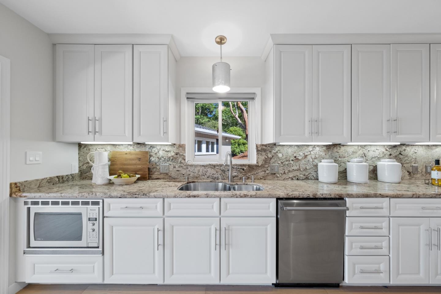 Detail Gallery Image 26 of 63 For 2900 Adeline Dr, Burlingame,  CA 94010 - 3 Beds | 2/1 Baths