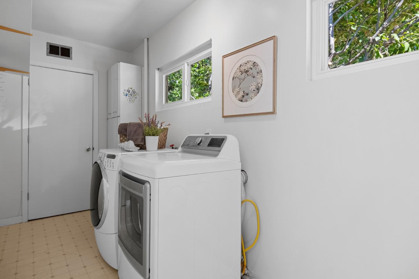 Detail Gallery Image 55 of 63 For 2900 Adeline Dr, Burlingame,  CA 94010 - 3 Beds | 2/1 Baths