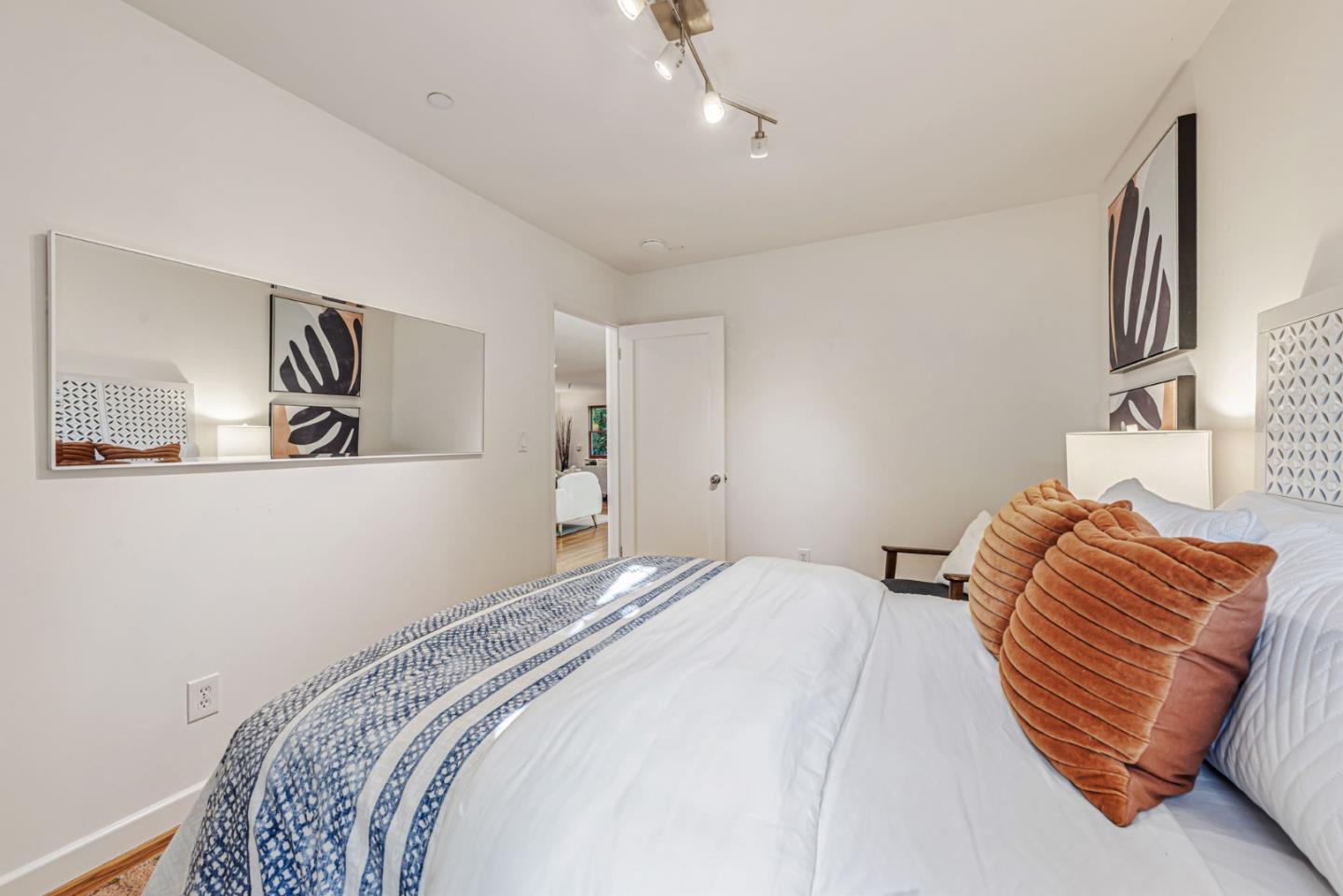 Detail Gallery Image 11 of 43 For 3704 Fair Oaks Ave, Menlo Park,  CA 94025 - 4 Beds | 2 Baths