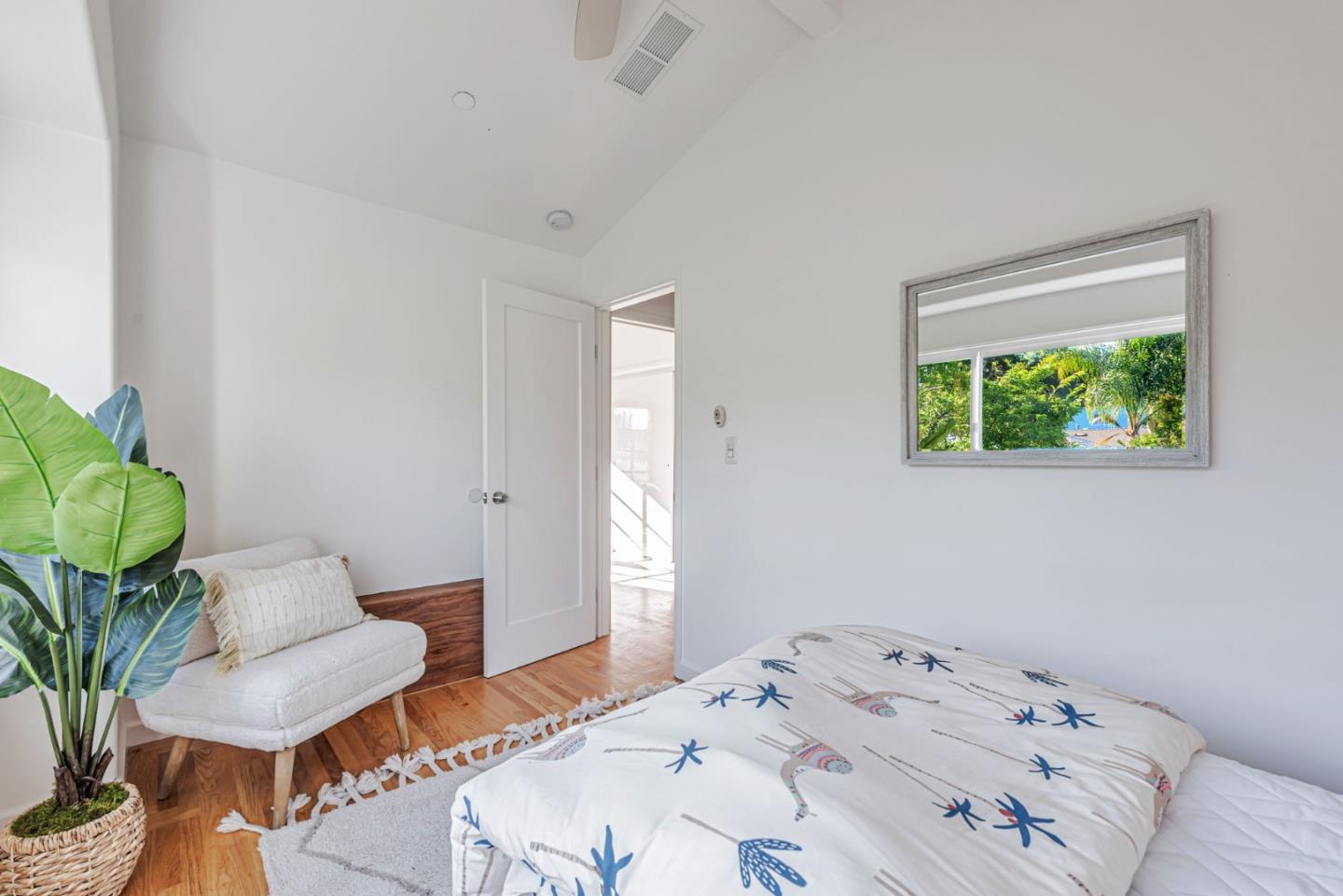 Detail Gallery Image 16 of 43 For 3704 Fair Oaks Ave, Menlo Park,  CA 94025 - 4 Beds | 2 Baths