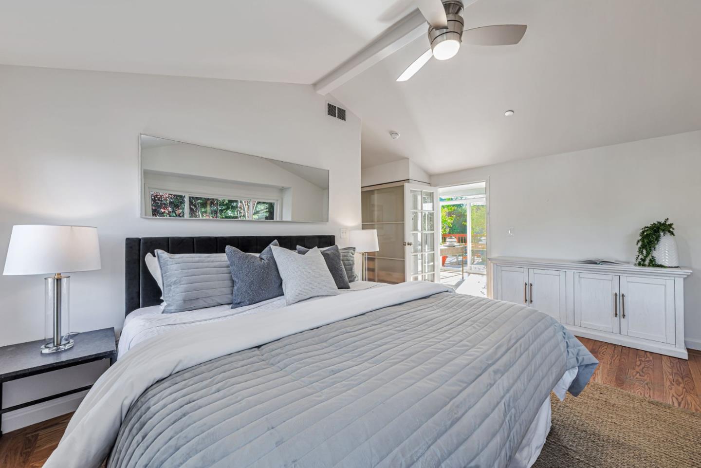 Detail Gallery Image 22 of 43 For 3704 Fair Oaks Ave, Menlo Park,  CA 94025 - 4 Beds | 2 Baths