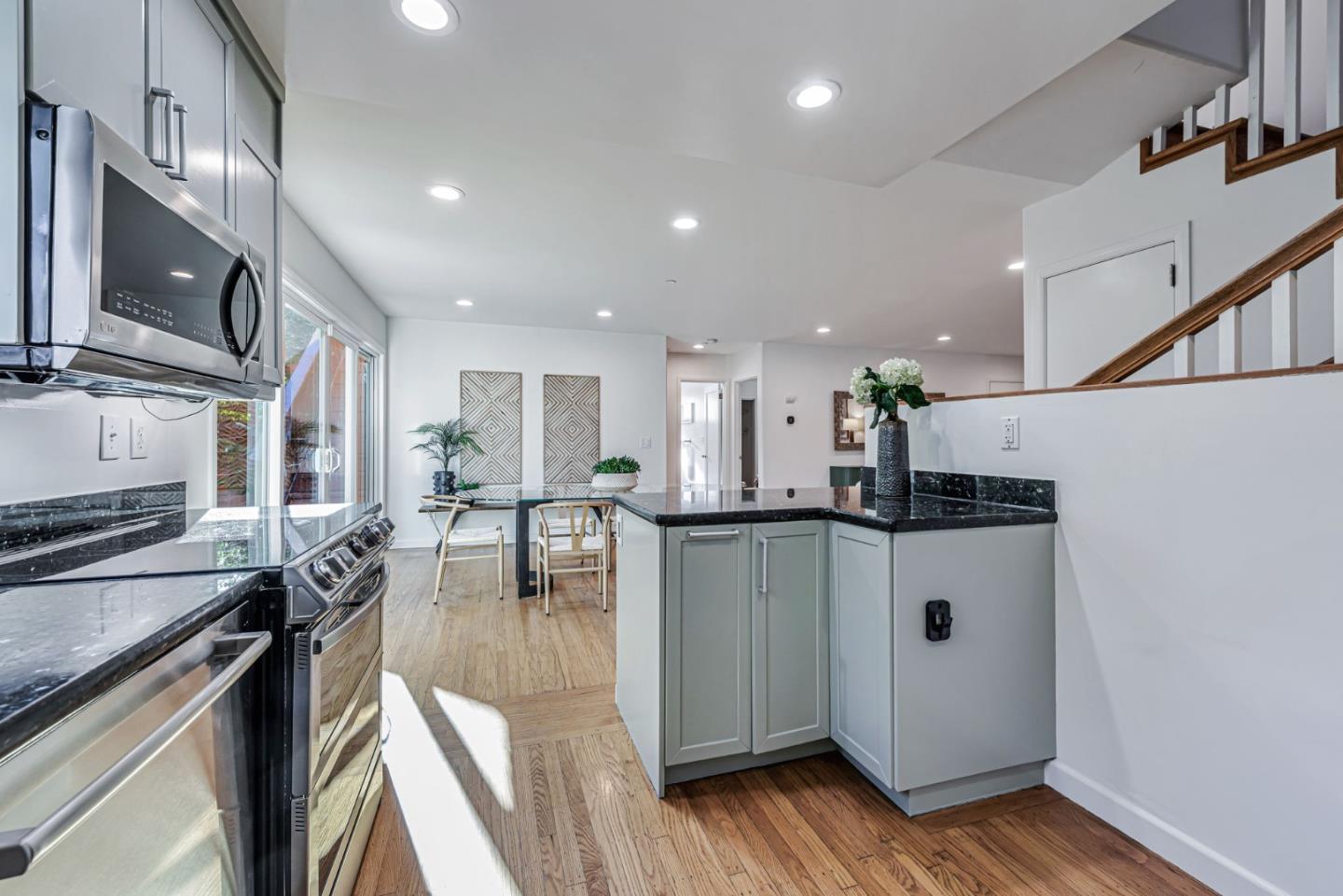 Detail Gallery Image 39 of 43 For 3704 Fair Oaks Ave, Menlo Park,  CA 94025 - 4 Beds | 2 Baths
