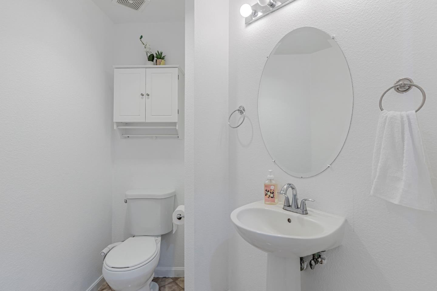 Detail Gallery Image 13 of 40 For 9360 Benbow Dr, Gilroy,  CA 95020 - 3 Beds | 2/1 Baths