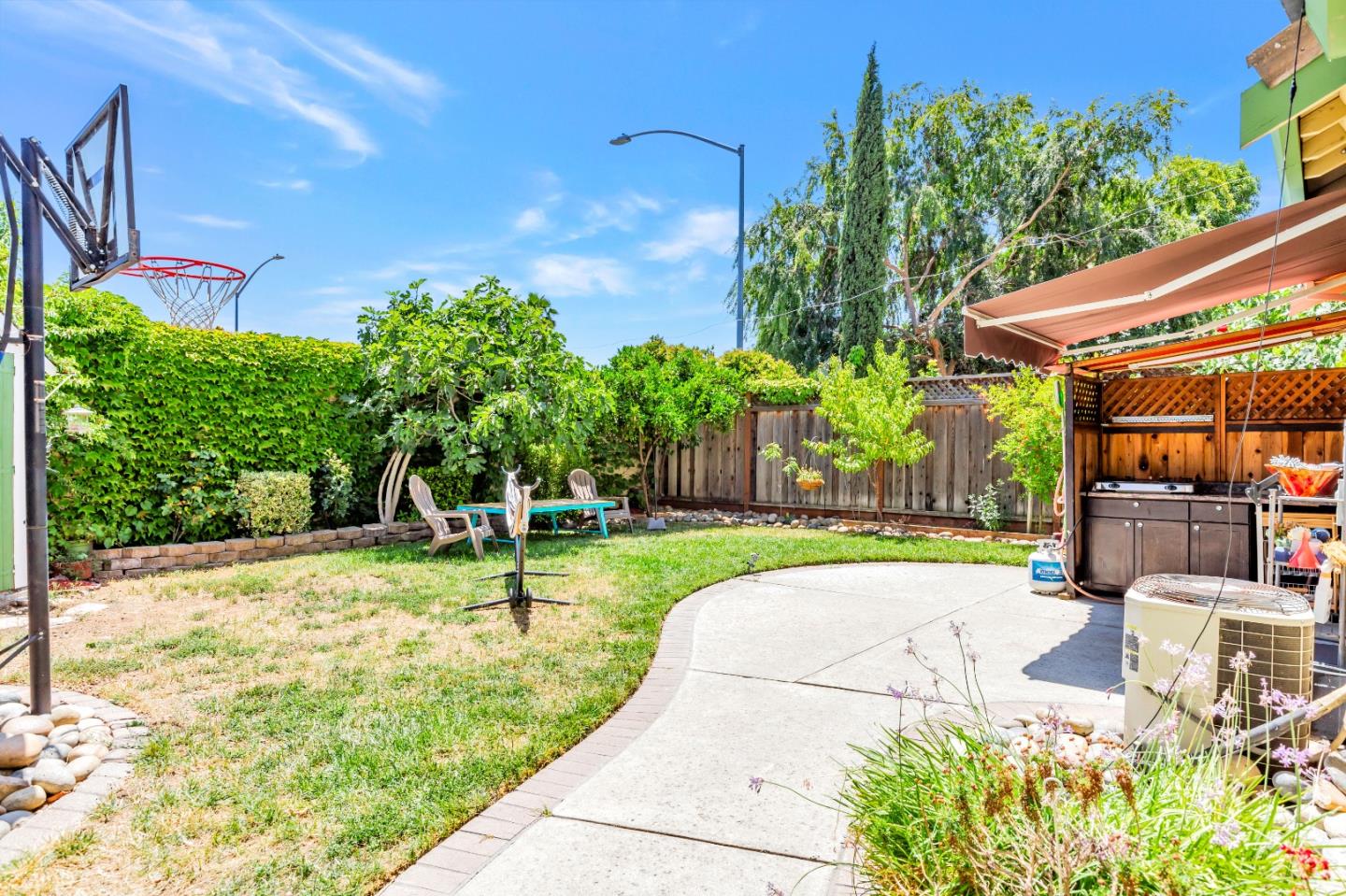 Detail Gallery Image 27 of 40 For 9360 Benbow Dr, Gilroy,  CA 95020 - 3 Beds | 2/1 Baths