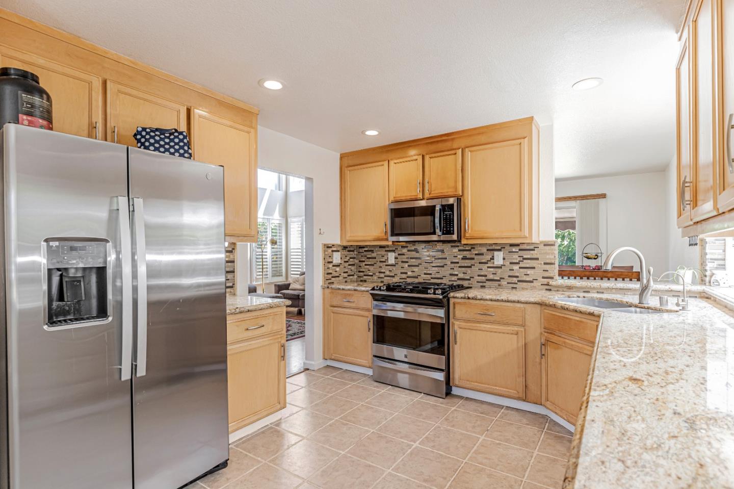 Detail Gallery Image 5 of 40 For 9360 Benbow Dr, Gilroy,  CA 95020 - 3 Beds | 2/1 Baths