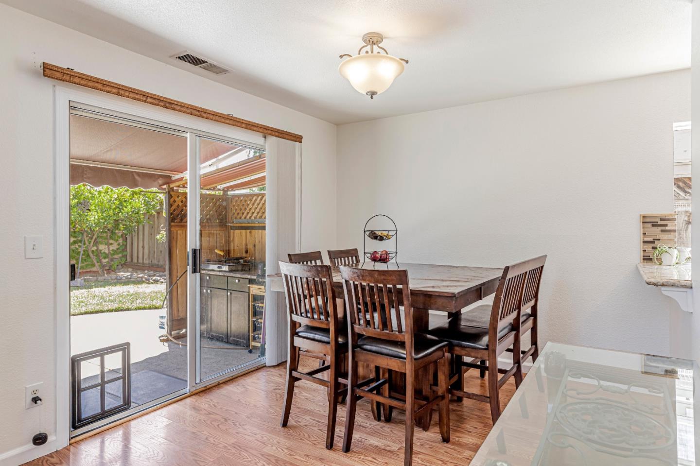 Detail Gallery Image 9 of 40 For 9360 Benbow Dr, Gilroy,  CA 95020 - 3 Beds | 2/1 Baths