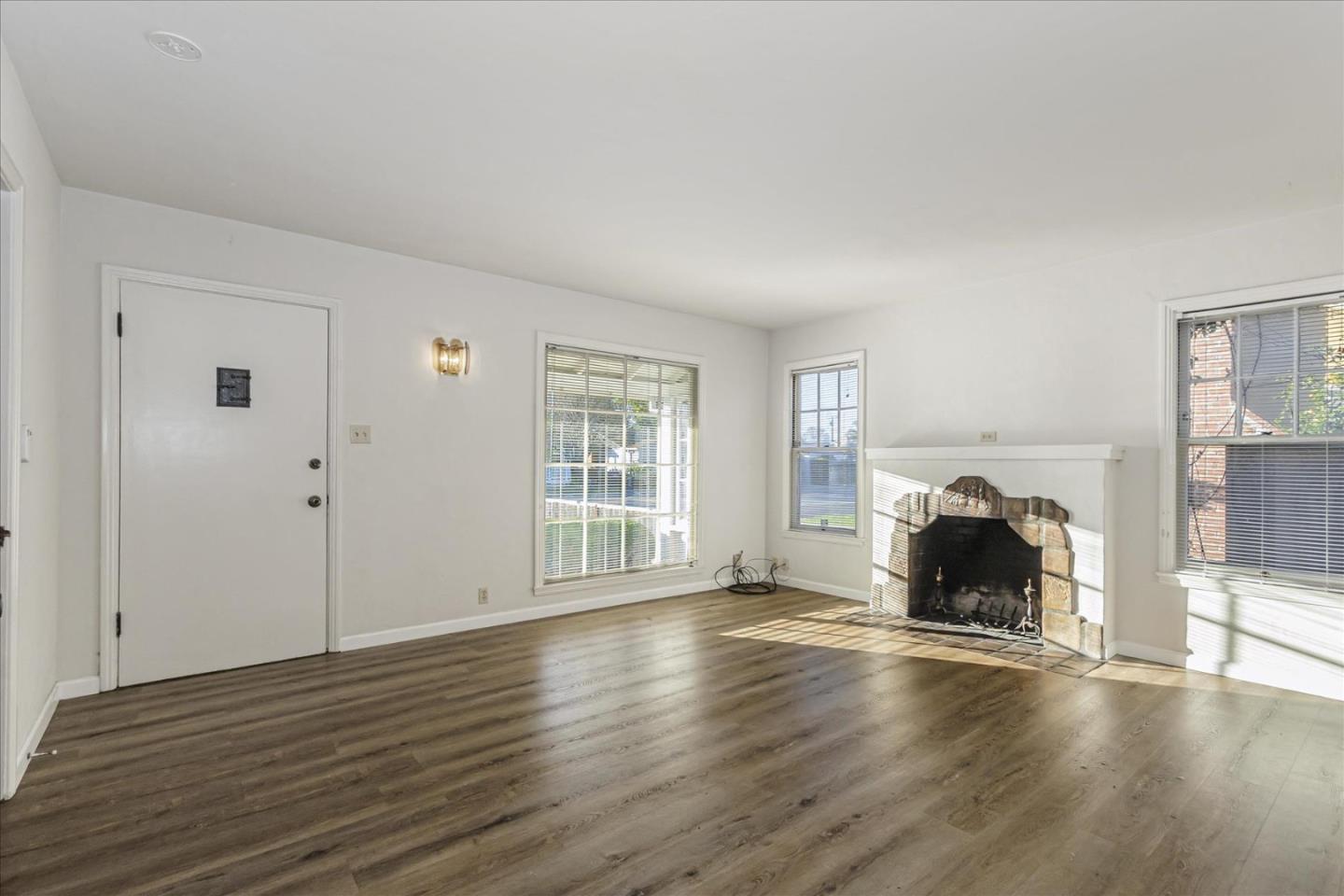 Detail Gallery Image 2 of 12 For 548 Leland Ave, San Jose,  CA 95128 - 3 Beds | 2 Baths