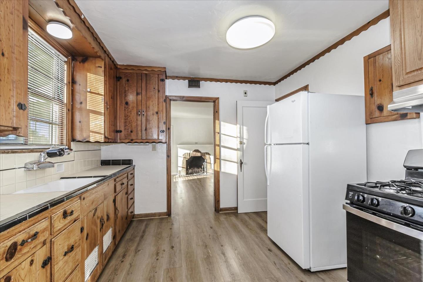 Detail Gallery Image 3 of 12 For 548 Leland Ave, San Jose,  CA 95128 - 3 Beds | 2 Baths