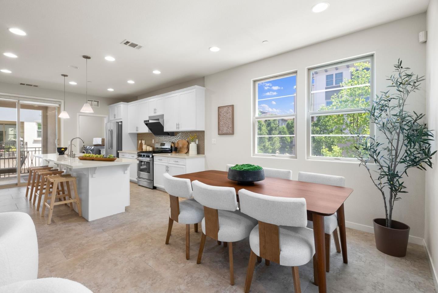 Detail Gallery Image 11 of 39 For 996 Cassia Pl, San Jose,  CA 95131 - 4 Beds | 3/1 Baths