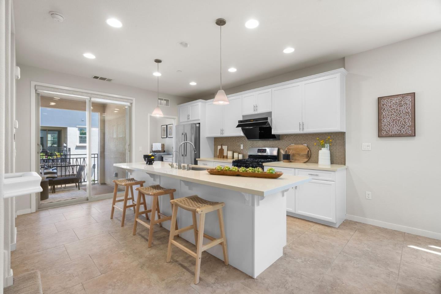 Detail Gallery Image 14 of 39 For 996 Cassia Pl, San Jose,  CA 95131 - 4 Beds | 3/1 Baths