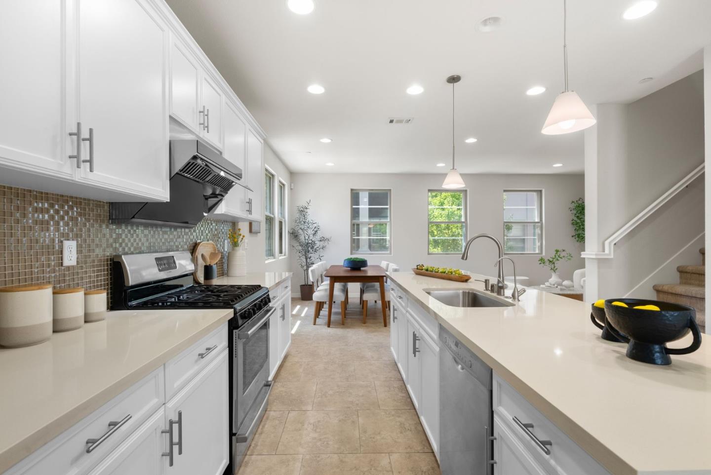 Detail Gallery Image 16 of 39 For 996 Cassia Pl, San Jose,  CA 95131 - 4 Beds | 3/1 Baths