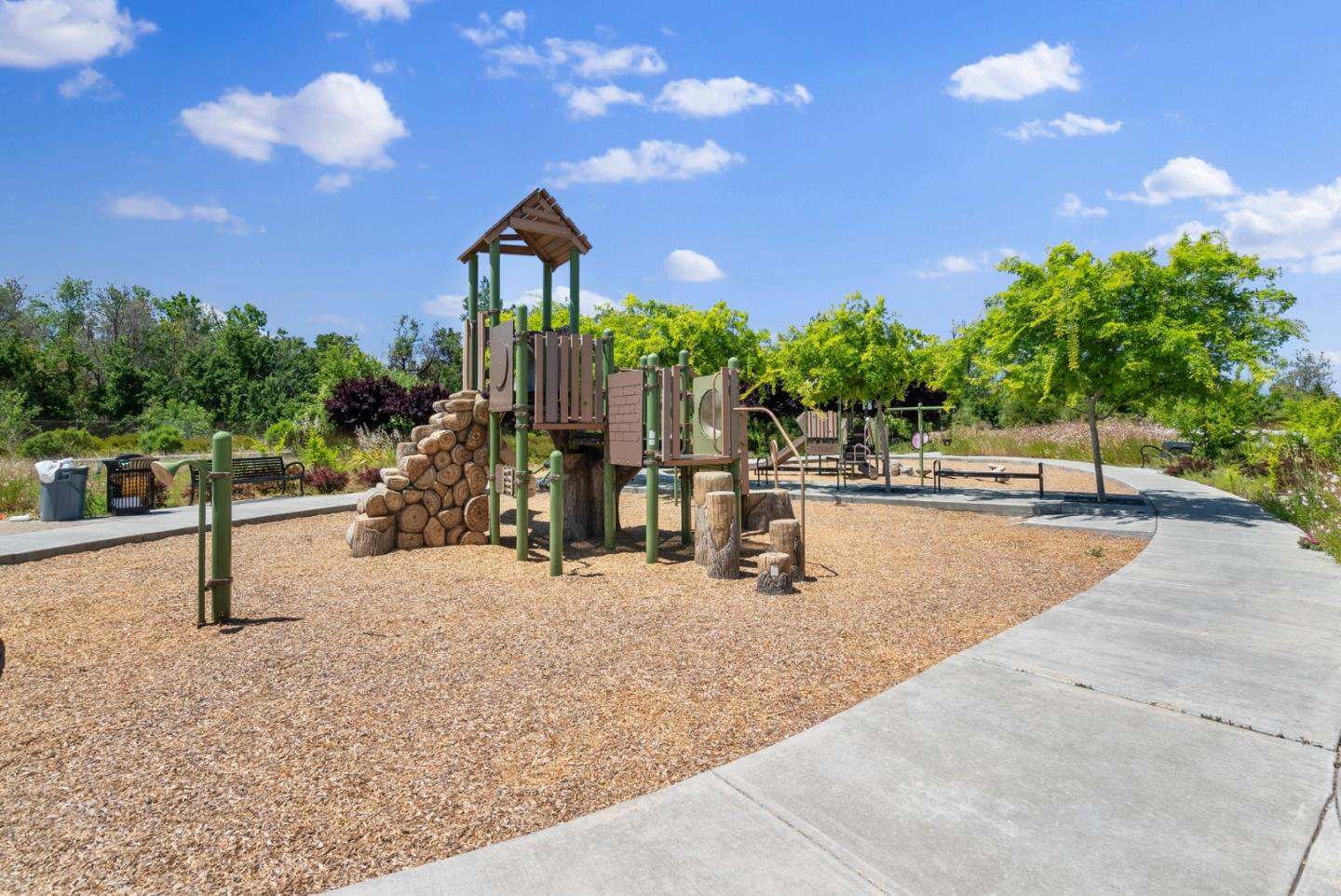 Detail Gallery Image 33 of 39 For 996 Cassia Pl, San Jose,  CA 95131 - 4 Beds | 3/1 Baths