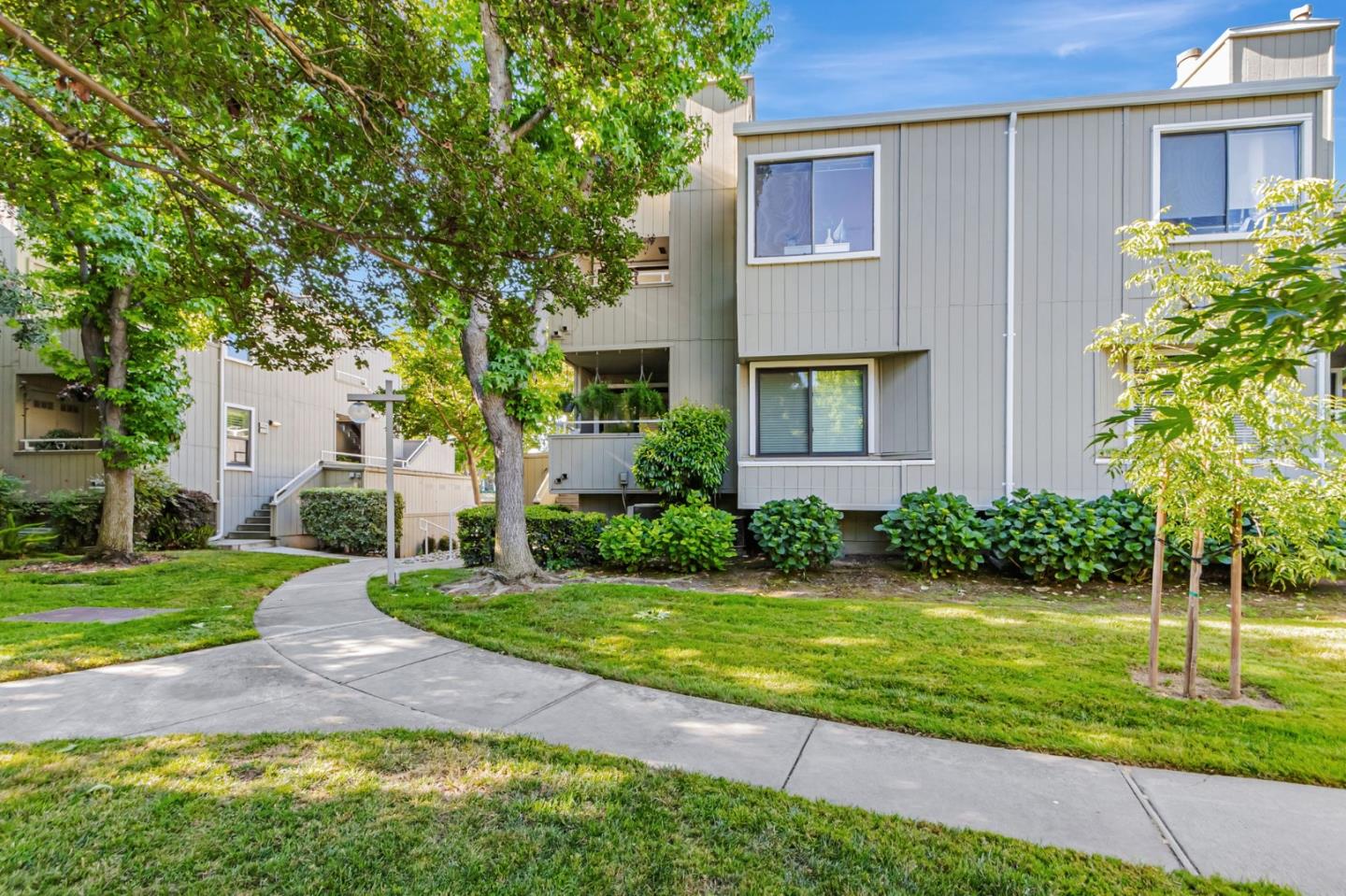 Detail Gallery Image 3 of 41 For 1718 Braddock Ct, San Jose,  CA 95125 - 2 Beds | 1 Baths
