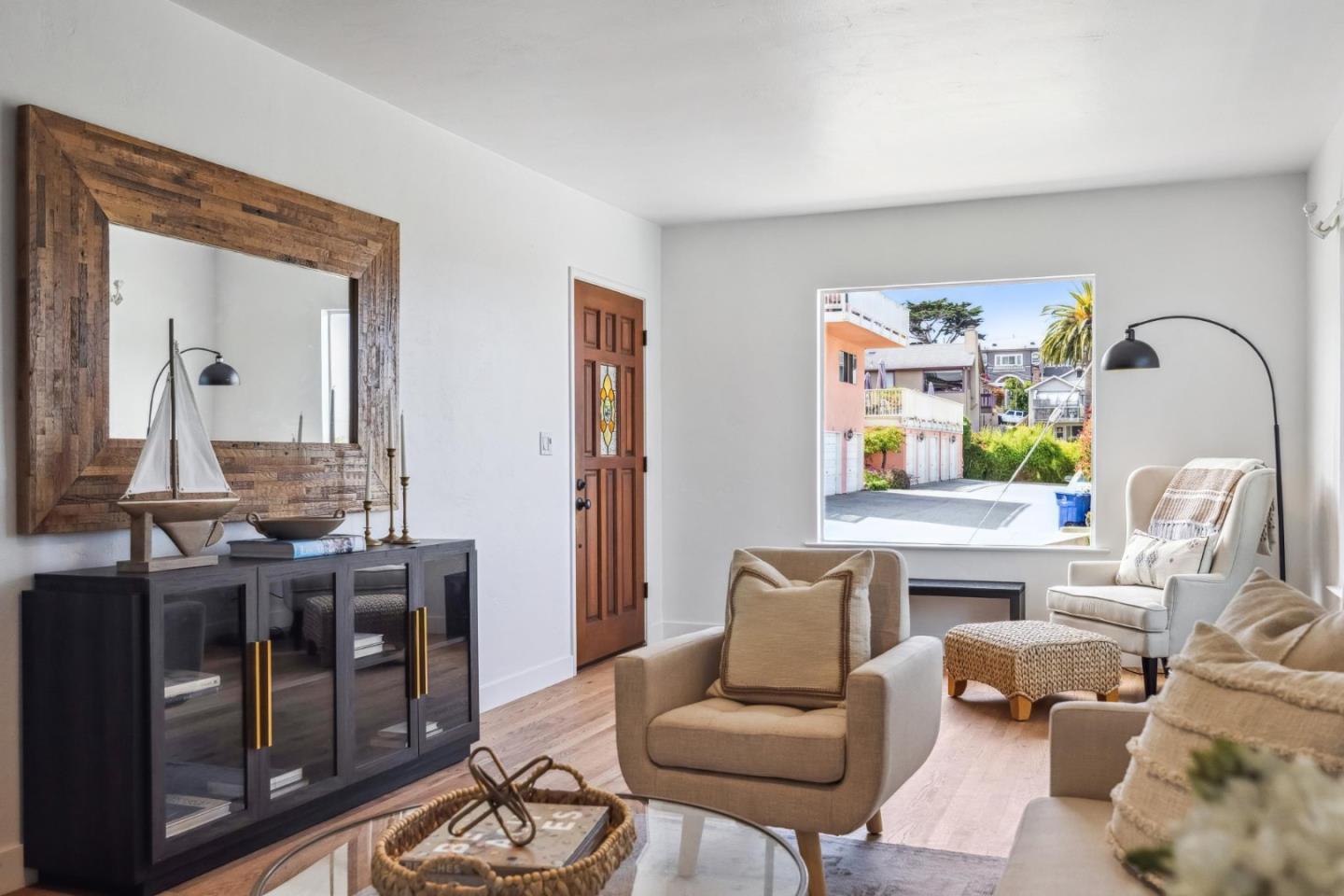 Detail Gallery Image 8 of 39 For 461 Dickman Ave, Monterey,  CA 93940 - 3 Beds | 2 Baths