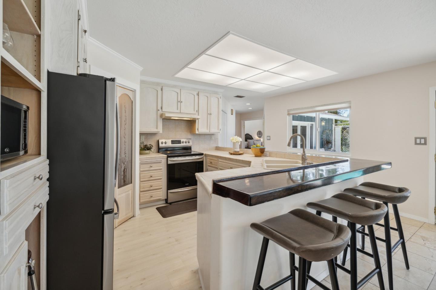 Detail Gallery Image 17 of 93 For 112 Alto Sol Ct, Scotts Valley,  CA 95066 - 4 Beds | 3 Baths
