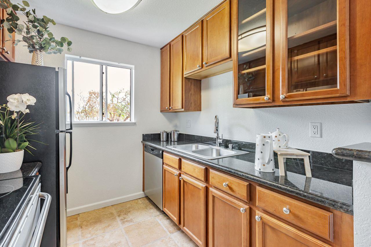 Detail Gallery Image 10 of 43 For 1114 Yarwood Ct, San Jose,  CA 95128 - 1 Beds | 1 Baths