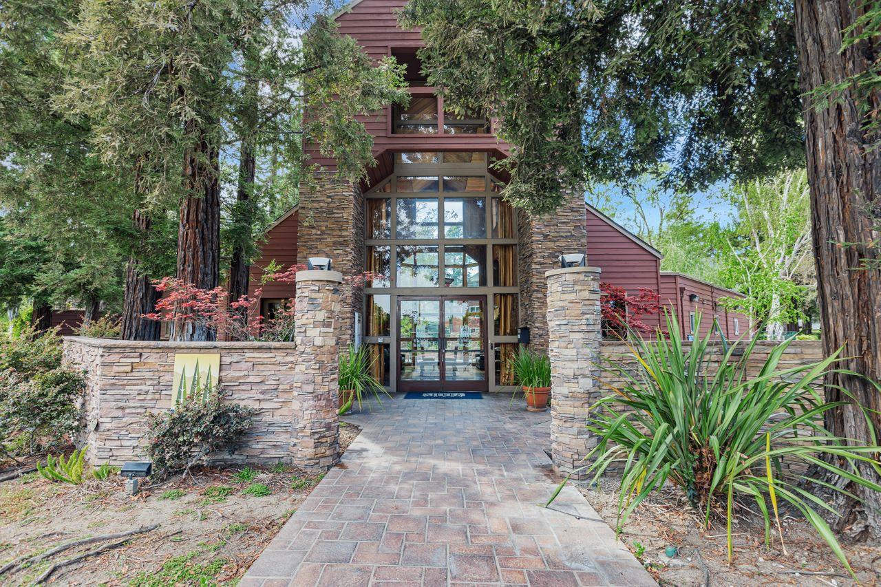 Detail Gallery Image 2 of 43 For 1114 Yarwood Ct, San Jose,  CA 95128 - 1 Beds | 1 Baths