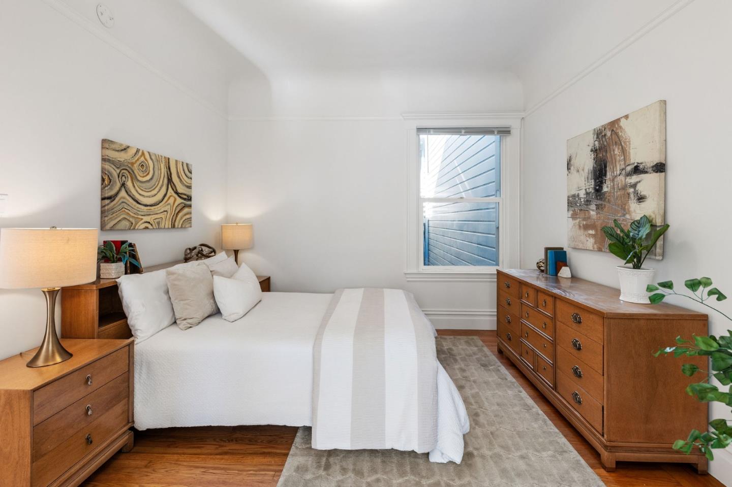 Detail Gallery Image 10 of 74 For 1750-1752 Leavenworth St, San Francisco,  CA 94109 - – Beds | – Baths