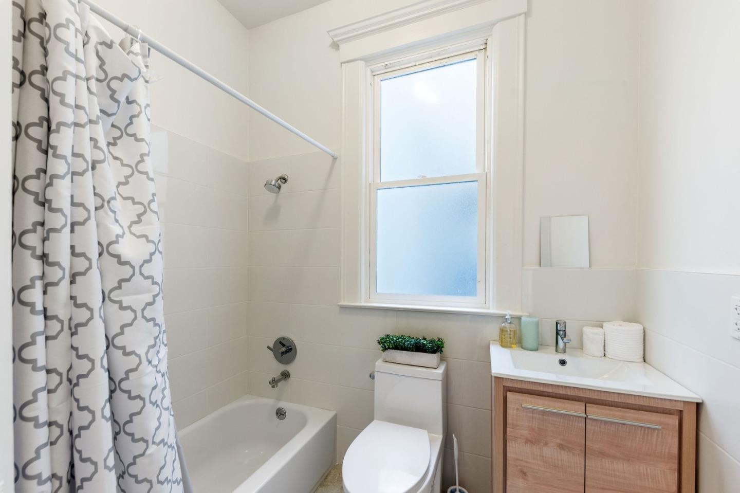 Detail Gallery Image 14 of 74 For 1750-1752 Leavenworth St, San Francisco,  CA 94109 - – Beds | – Baths