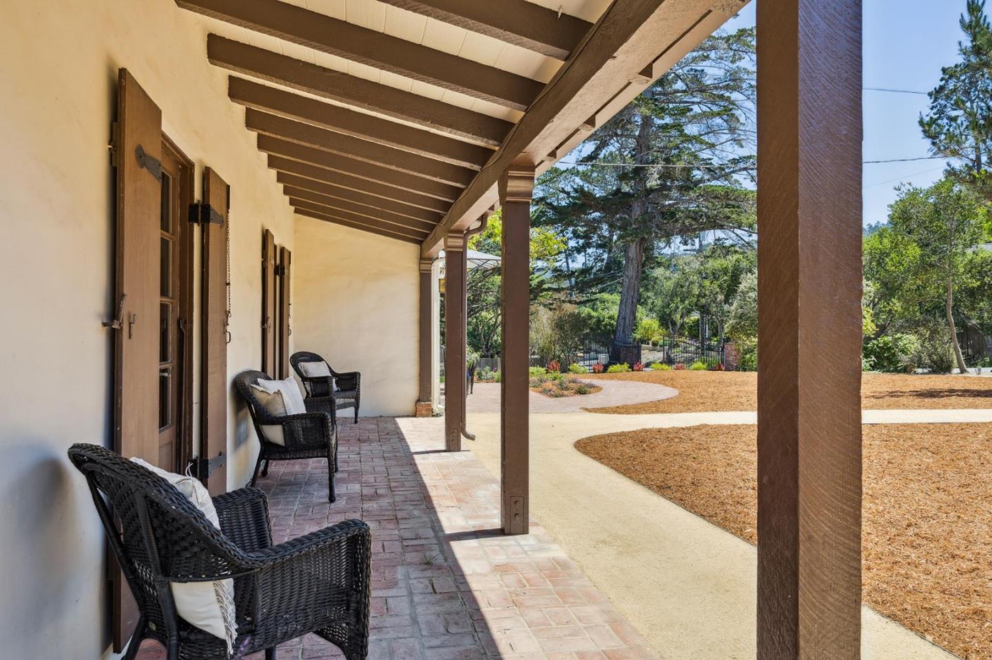 Detail Gallery Image 10 of 66 For 401 San Bernabe Dr, Monterey,  CA 93940 - 5 Beds | 5/1 Baths