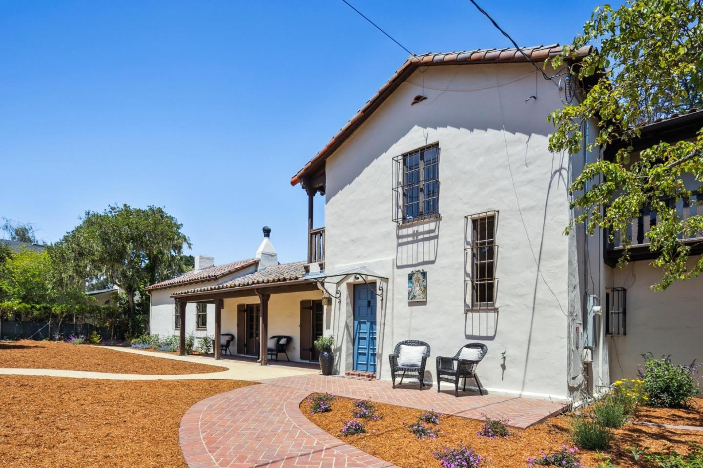 Detail Gallery Image 11 of 66 For 401 San Bernabe Dr, Monterey,  CA 93940 - 5 Beds | 5/1 Baths