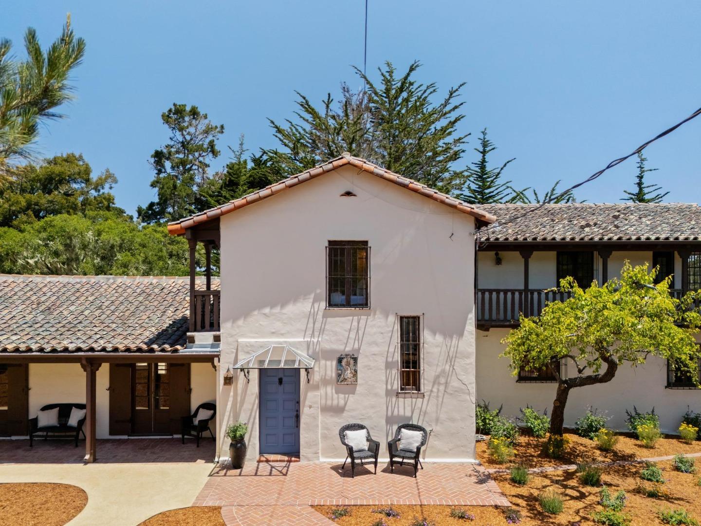 Detail Gallery Image 12 of 66 For 401 San Bernabe Dr, Monterey,  CA 93940 - 5 Beds | 5/1 Baths