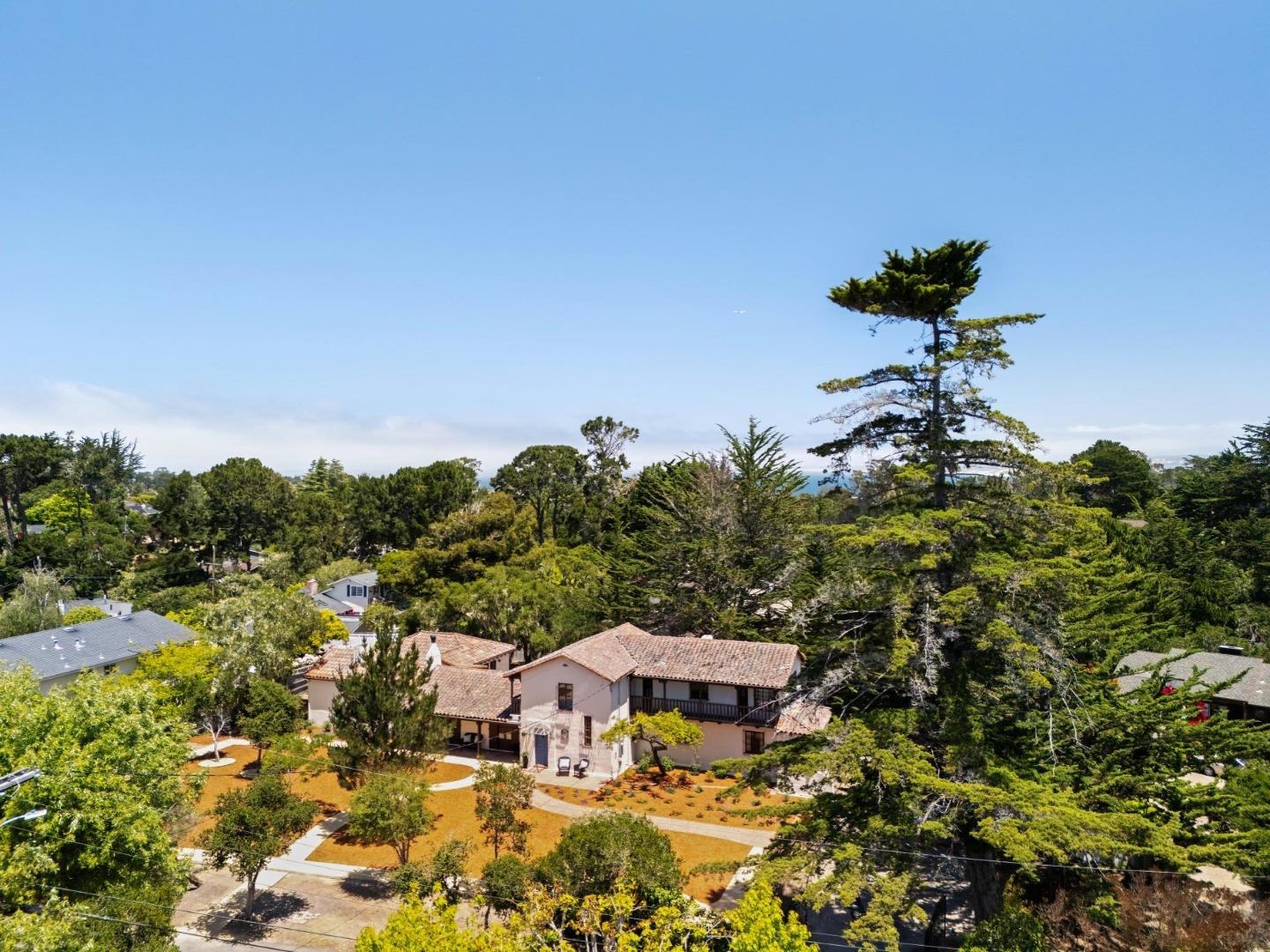 Detail Gallery Image 2 of 66 For 401 San Bernabe Dr, Monterey,  CA 93940 - 5 Beds | 5/1 Baths