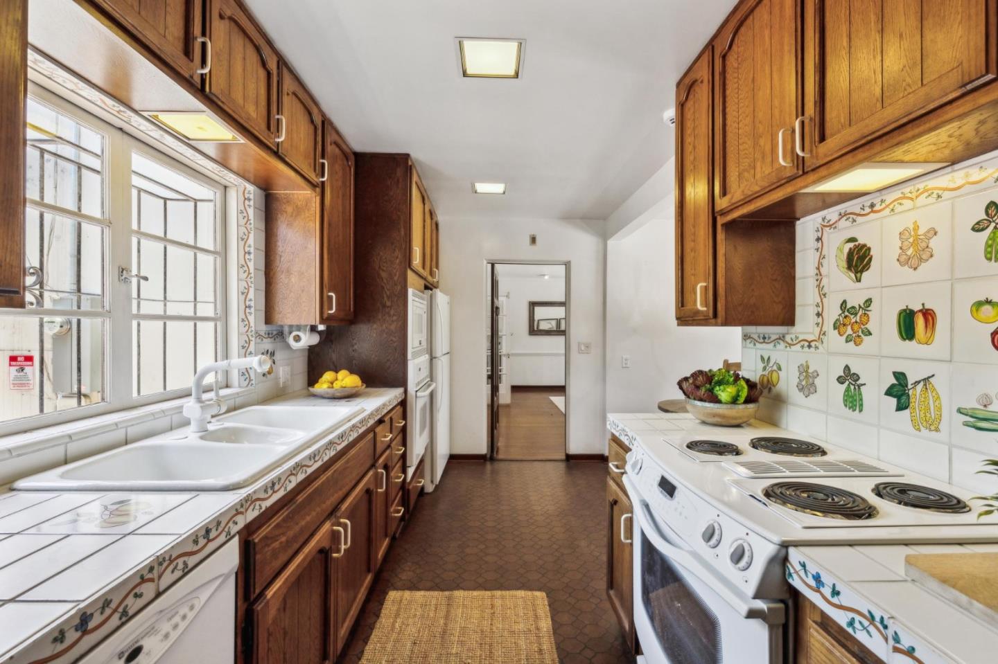 Detail Gallery Image 27 of 66 For 401 San Bernabe Dr, Monterey,  CA 93940 - 5 Beds | 5/1 Baths