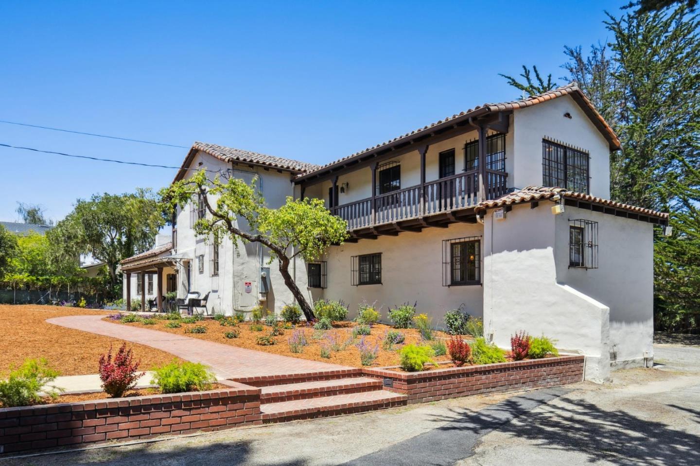 Detail Gallery Image 3 of 66 For 401 San Bernabe Dr, Monterey,  CA 93940 - 5 Beds | 5/1 Baths
