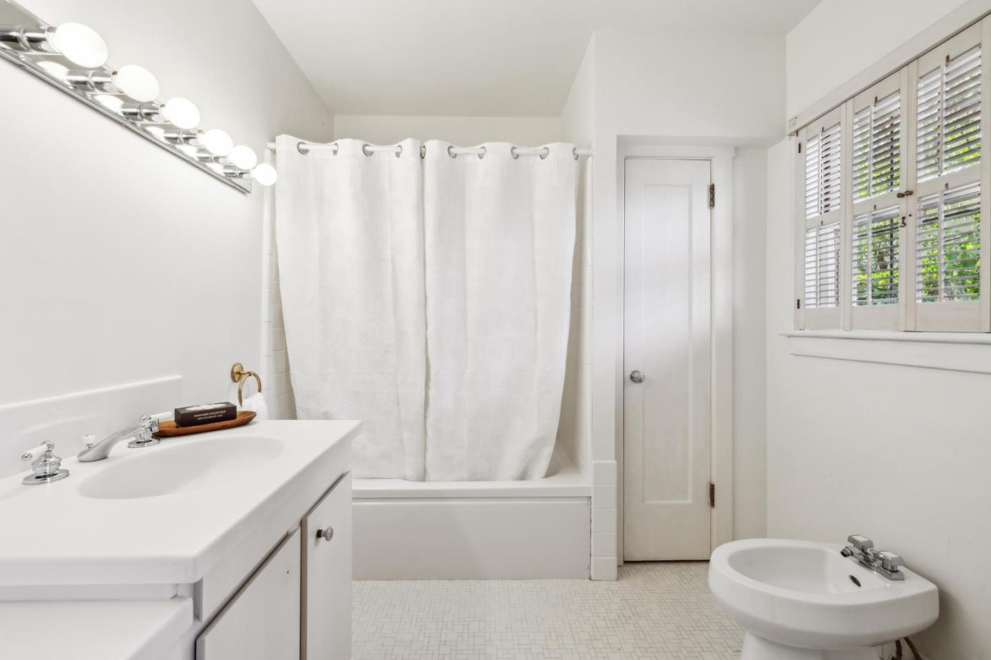 Detail Gallery Image 36 of 66 For 401 San Bernabe Dr, Monterey,  CA 93940 - 5 Beds | 5/1 Baths