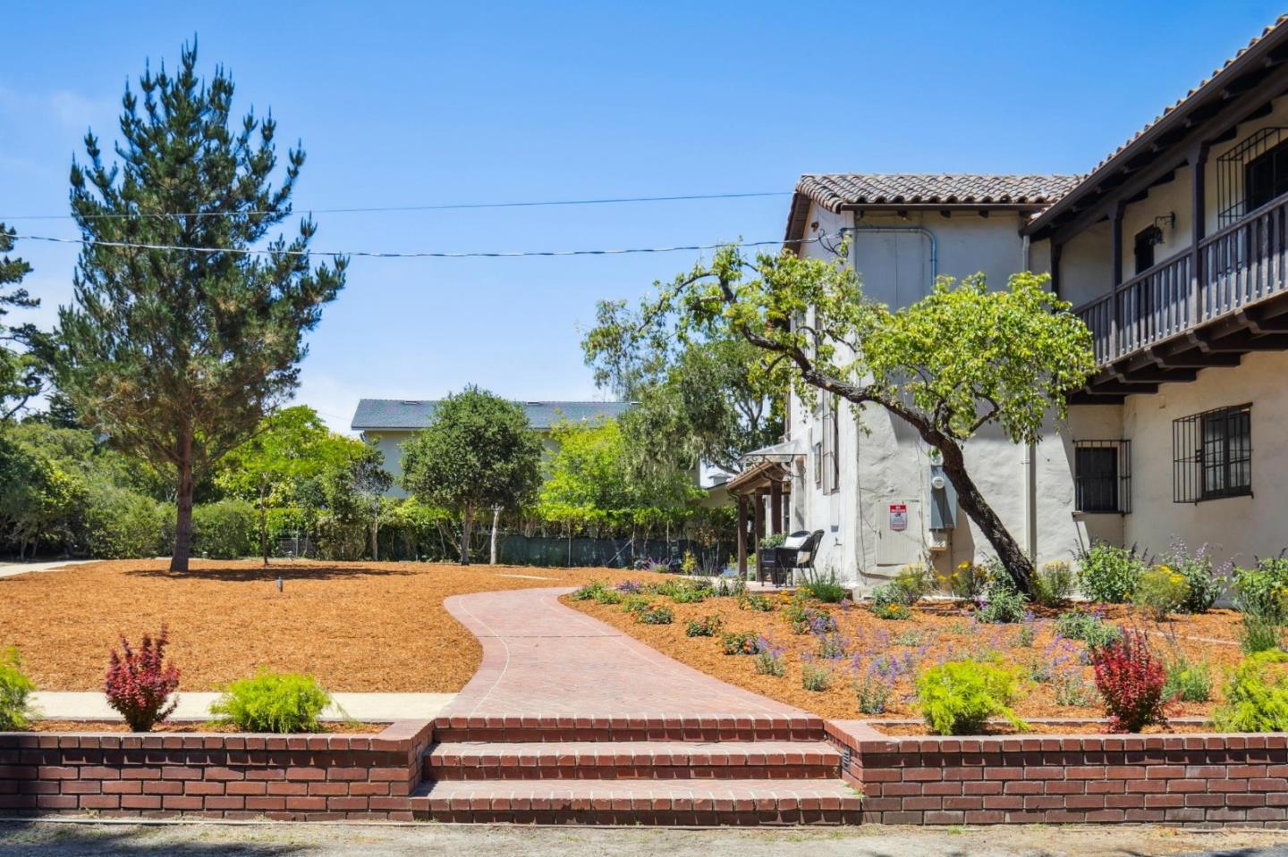 Detail Gallery Image 4 of 66 For 401 San Bernabe Dr, Monterey,  CA 93940 - 5 Beds | 5/1 Baths